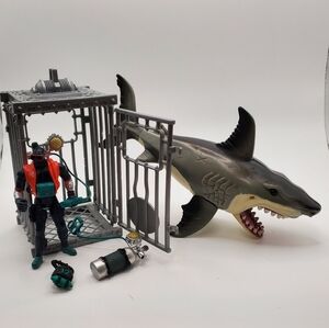 Animal Planet Extreme Shark Adventure Playset Diver Cage Shark